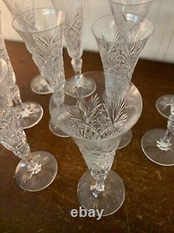 10 flûtes à champagne modèle taillé en cristal de Saint Louis (prix à la pièce)