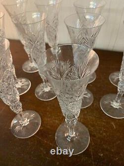 10 flûtes à champagne modèle taillé en cristal de Saint Louis (prix à la pièce)