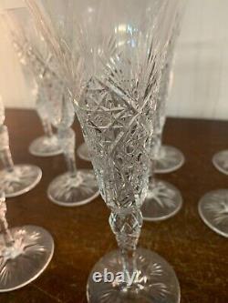 10 flûtes à champagne modèle taillé en cristal de Saint Louis (prix à la pièce)
