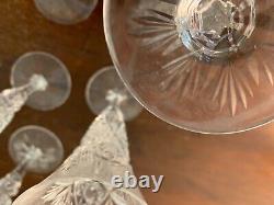10 flûtes à champagne modèle taillé en cristal de Saint Louis (prix à la pièce)