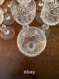 10 verres à vin taillé modèle gravé cristal de Saint Louis (prix à la pièce)