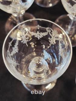 11 Verres À Porto Ou Liqueur En Cristal Gravé Saint Louis / Baccarat