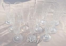 12 Flûtes à champagne en cristal gravé et taillé. XIXe Baccarat, St Louis