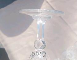12 Flûtes à champagne en cristal gravé et taillé. XIXe Baccarat, St Louis