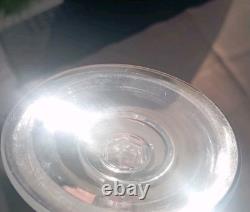 12 Flûtes à champagne en cristal gravé et taillé. XIXe Baccarat, St Louis