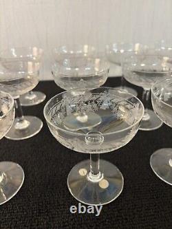 12 coupes à champagne modèle guirlande cristal de Saint Louis (prix à la pièce)