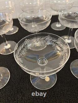 12 coupes à champagne modèle guirlande cristal de Saint Louis (prix à la pièce)
