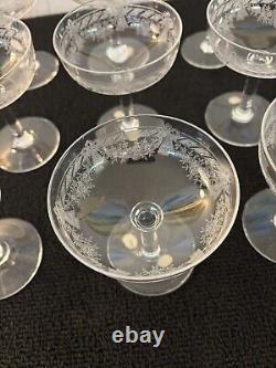 12 coupes à champagne modèle guirlande cristal de Saint Louis (prix à la pièce)