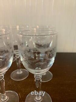 12 verres vin gravé en cristal de Saint Louis (prix à la pièce)