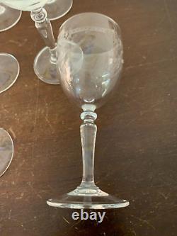 12 verres vin gravé en cristal de Saint Louis (prix à la pièce)