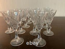 18 verres à liqueur modèle taillé épi cristal de Saint Louis (prix à la pièce)