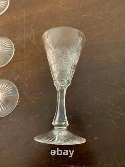 18 verres à liqueur modèle taillé épi cristal de Saint Louis (prix à la pièce)