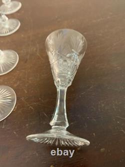 18 verres à liqueur modèle taillé épi cristal de Saint Louis (prix à la pièce)