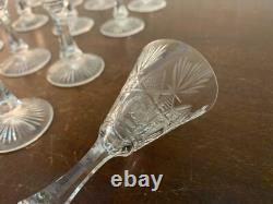 18 verres à liqueur modèle taillé épi cristal de Saint Louis (prix à la pièce)