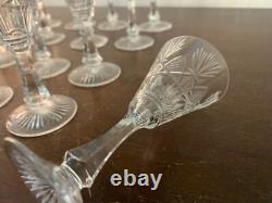 18 verres à liqueur modèle taillé épi cristal de Saint Louis (prix à la pièce)