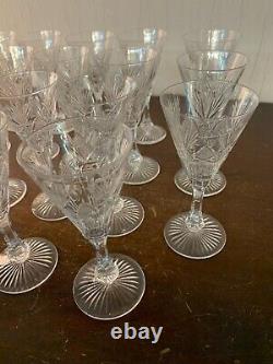 18 verres à vin blanc modèle taillé épi cristal de Saint Louis (prix à la pièce)