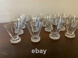 25 verres à vin blanc modèle diamant en cristal de Saint Louis (prix à la pièce)