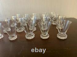 25 verres à vin blanc modèle diamant en cristal de Saint Louis (prix à la pièce)