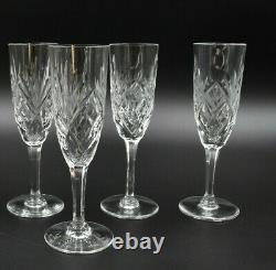 4 flutes à champagne en cristal saint louis modèle chantilly signé h = 19 cm