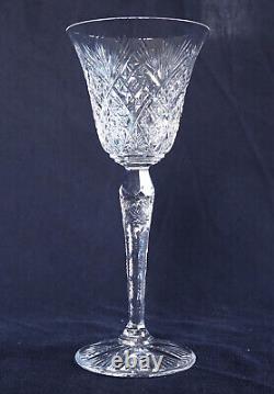 6 verres à vin en cristal de St Louis, modèle très finement taillé signés 17,1cm