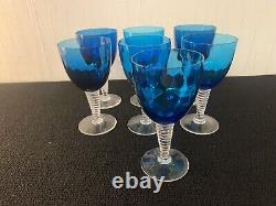 7 verres à vin bleu modèle grand lieu cristal de Saint Louis (prix à la pièce)