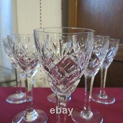 9 verres a liqueur en cristal saint louis modèle chantilly H 11,5 cm signé