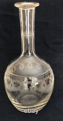 Ancienne carafe en cristal gravé Baccarat St Louis