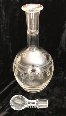 Ancienne carafe en cristal gravé Baccarat St Louis