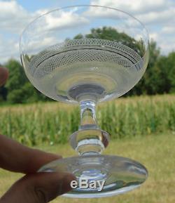 Baccarat ou Saint Louis Service de 6 coupes à champagne en cristal gravé
