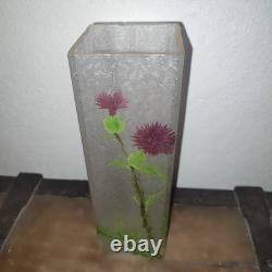 Beau vase Art Nouveau au chardon en Cristal Baccarat ou Saint Louis dégagé