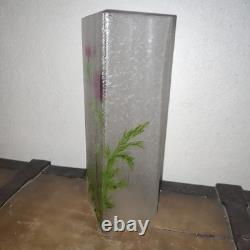 Beau vase Art Nouveau au chardon en Cristal Baccarat ou Saint Louis dégagé