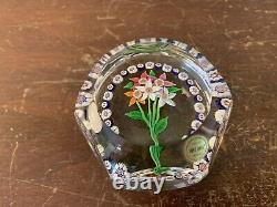 Boule presse papier 5 fleurs fond clair cristal de Saint Louis