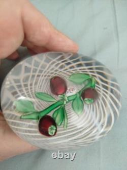 Boule presse papier cristal de Saint Louis fruits rouges 1954