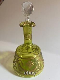 Carafe à Liqueur En Cristal Vert Napoléon III. Manufacture saint-Louis