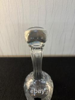 Carafe à liqueur modèle gravé fleurs en cristal de Saint Louis