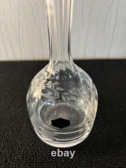 Carafe à liqueur modèle gravé fleurs en cristal de Saint Louis