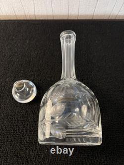 Carafe à liqueur modèle gravé fleurs en cristal de Saint Louis