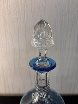 Carafe à vin modèle Tommy overlay bleu ciel en cristal de Saint Louis