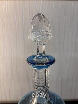 Carafe à vin modèle Tommy overlay bleu ciel en cristal de Saint Louis