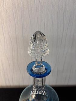 Carafe à vin modèle Tommy overlay bleu ciel en cristal de Saint Louis