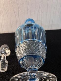 Carafe à vin modèle Tommy overlay bleu ciel en cristal de Saint Louis