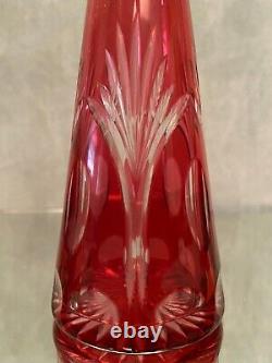 Carafe piriforme en cristal taillé teinté rouge overlay Baccarat Saint Louis