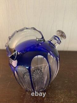 Carafon à liqueur overlay bleu en cristal de Saint Louis modèle1