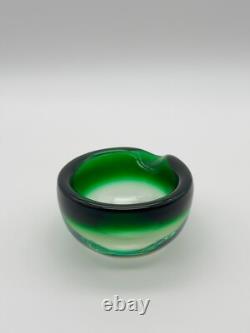 Cendrier en cristal de Saint-Louis St-Louis Demi-Sphère Overlay Rare Vert Saturn
