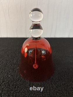 Clochette de table rouge modèle Bubble en cristal de Saint Louis