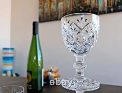 Cristal Saint Louis, Versailles. 6 verres à vin rouge/blanc. H10,8cm. Estampillé
