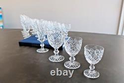 Cristal Saint Louis, Versailles. 6 verres à vin rouge/blanc. H10,8cm. Estampillé