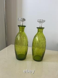 Deux Carafe A Liqueur En Cristal Gravé Saint Louis