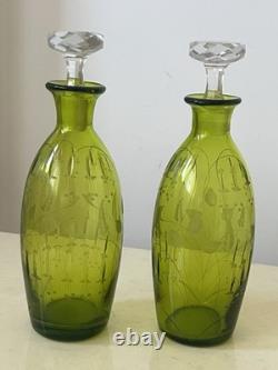 Deux Carafe A Liqueur En Cristal Gravé Saint Louis