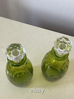 Deux Carafe A Liqueur En Cristal Gravé Saint Louis
